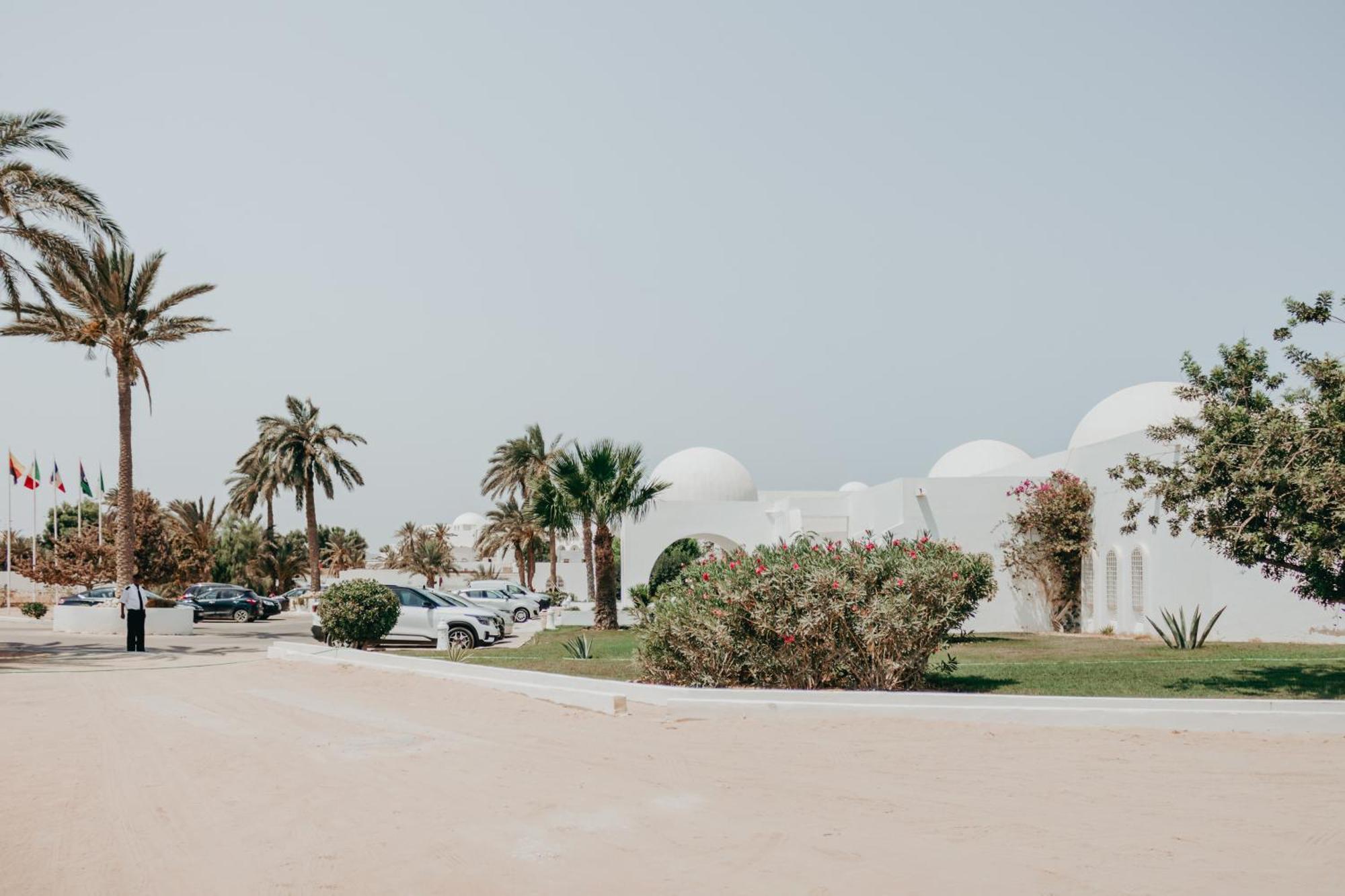 Hotel Bougainvillier Djerba Taguermess Exterior foto